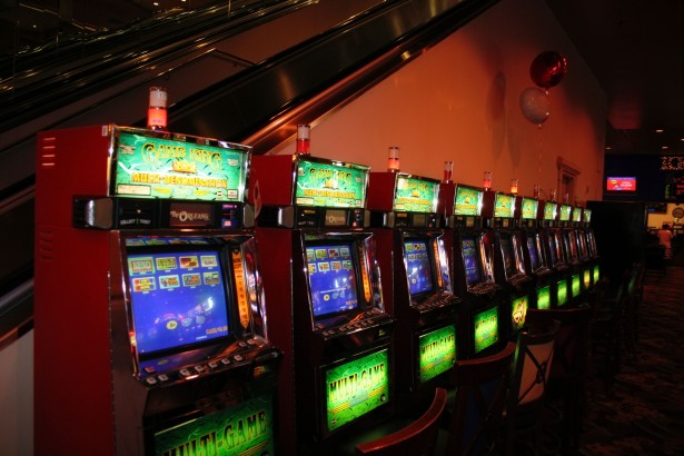 Would you Spend your Time Waiting in a Land-Based Casino or Visit Online Slots?